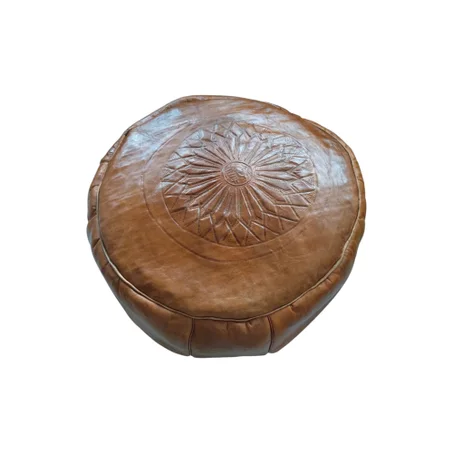 Pouf marocain artisanal en cuir gaufré motif soleil بوفا مغربية مصنوعة يدوياً من الجلد المنقوش بنقش الشمس