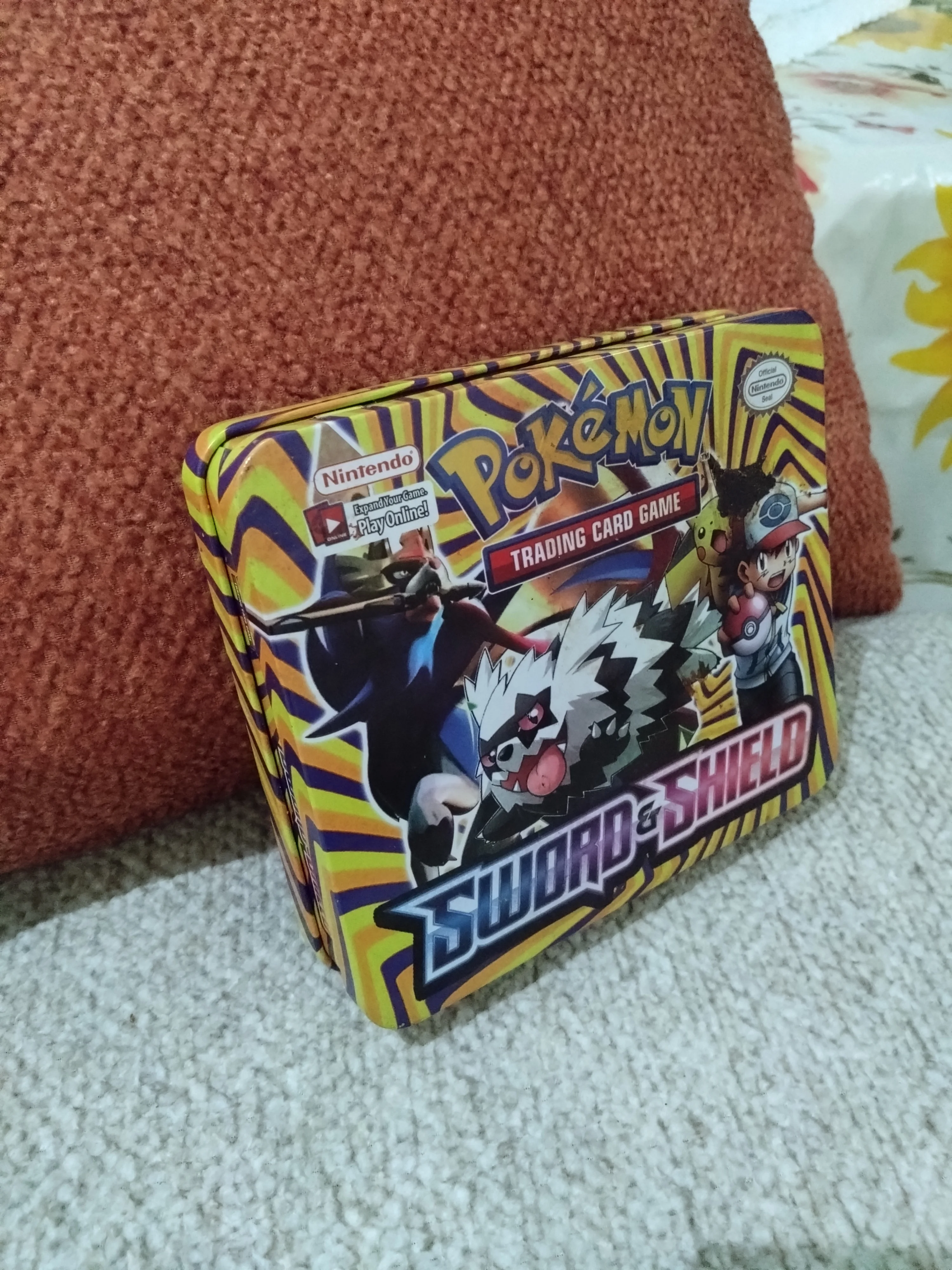 Pokemon Trading Card Game Lot - Sword & Shield Tin