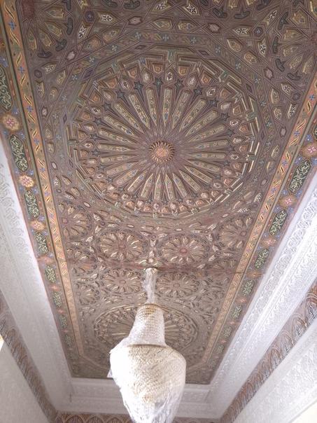 سقف خشب مزخرفة بالألوان