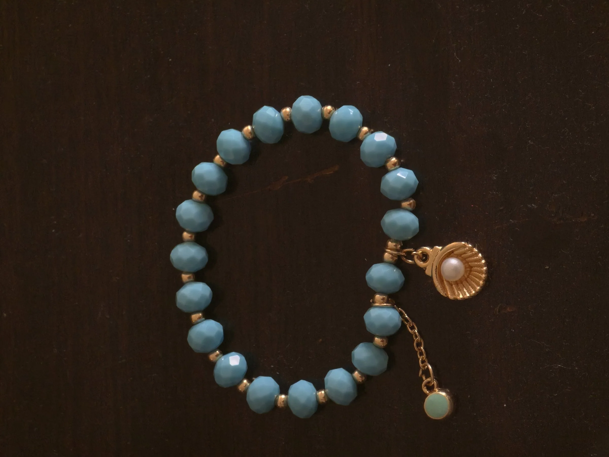 Shell bracelet, sky blue