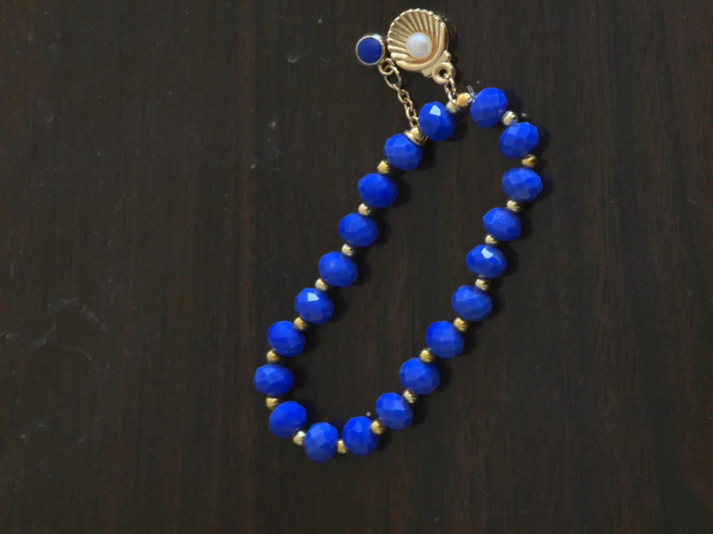 Shell bracelet, royal blue