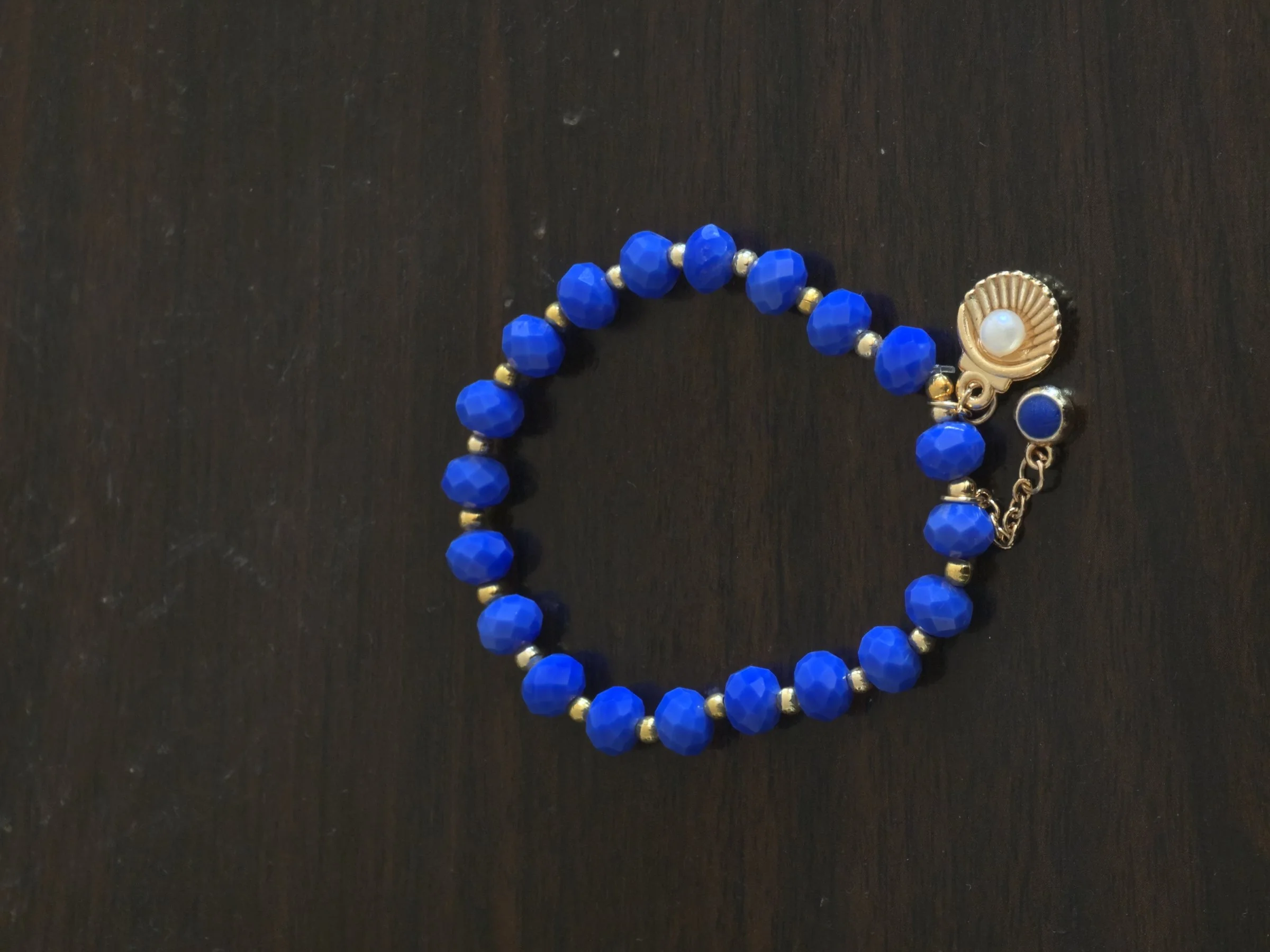 Shell bracelet, royal blue