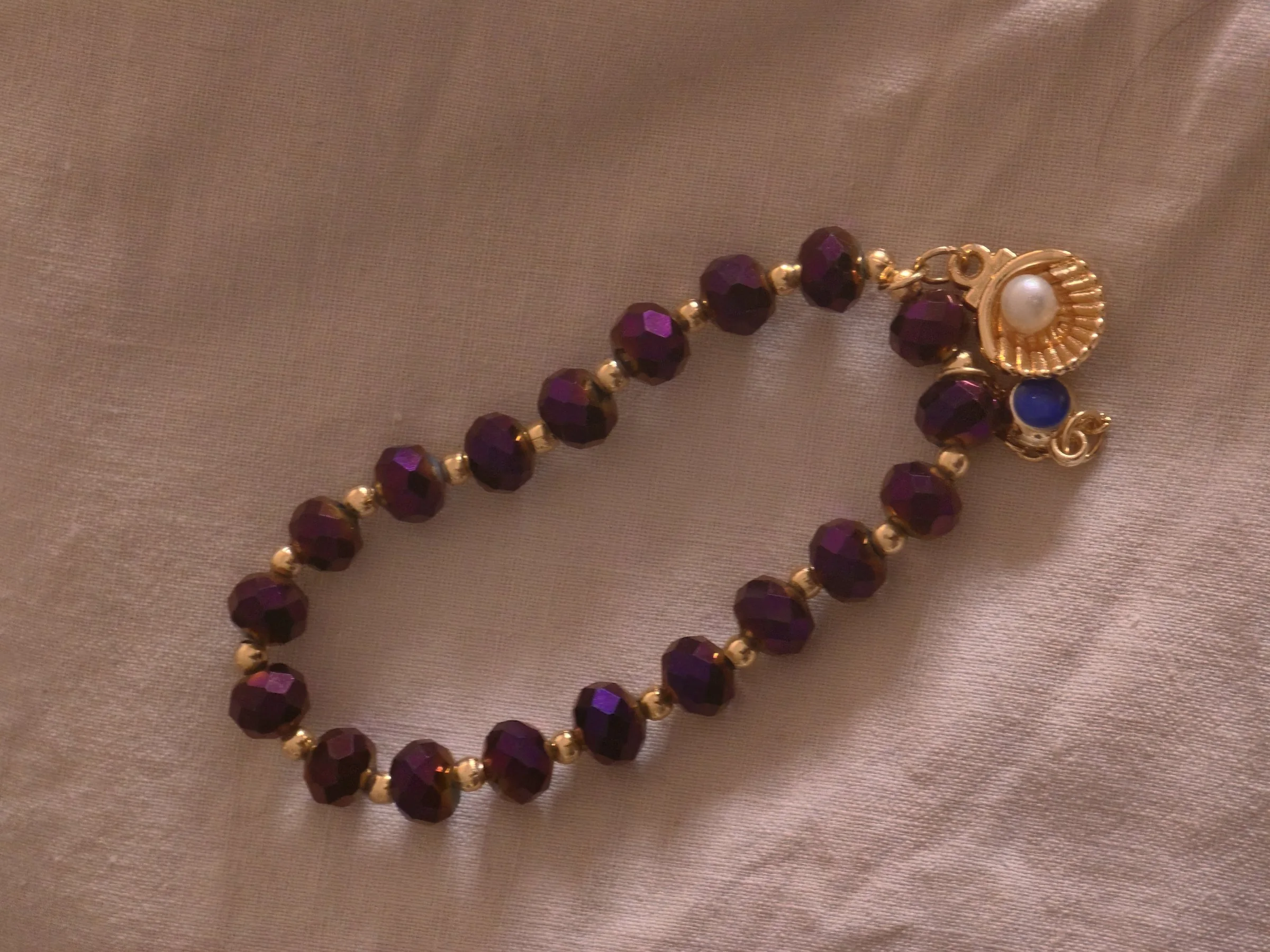 Shell bracelet, purple