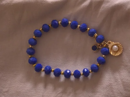 Shell bracelet, royal blue