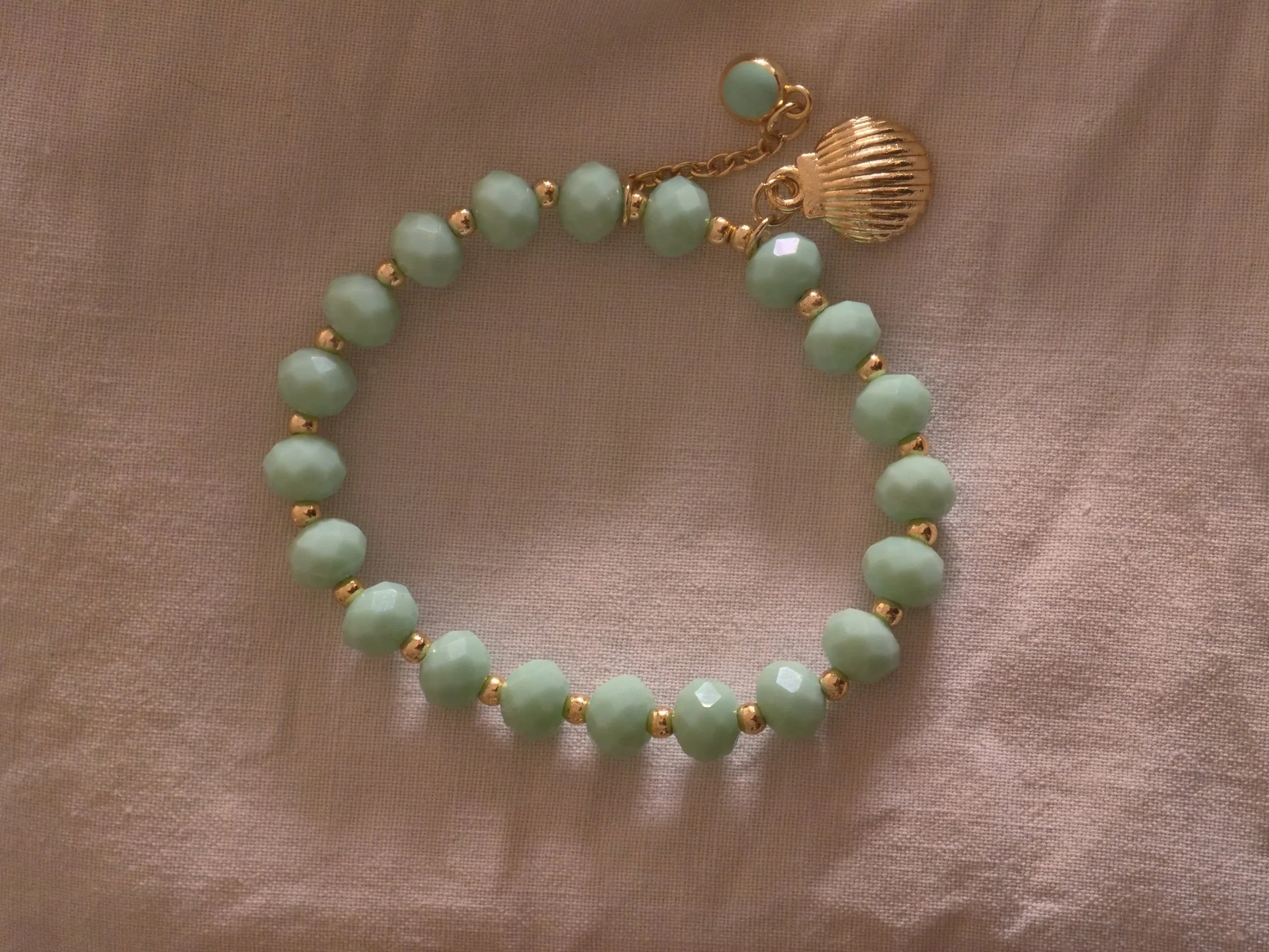 Shell bracelet, mint
