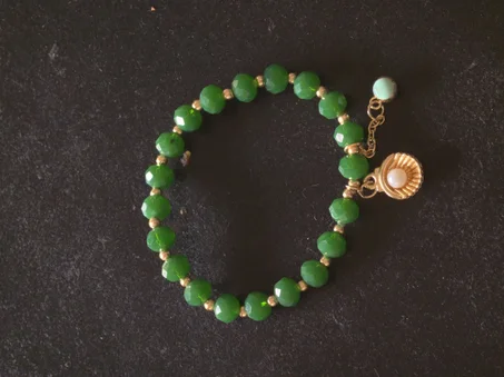 Shell bracelet, green