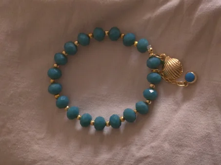 Shell bracelet, turquoise