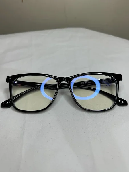 نظارات طبية الحماية من الأشعة الزرقاء