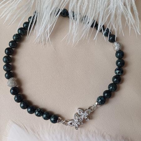 Collier Élégance Obsidienne Flocon de Neige avec Cœurs en Zircone