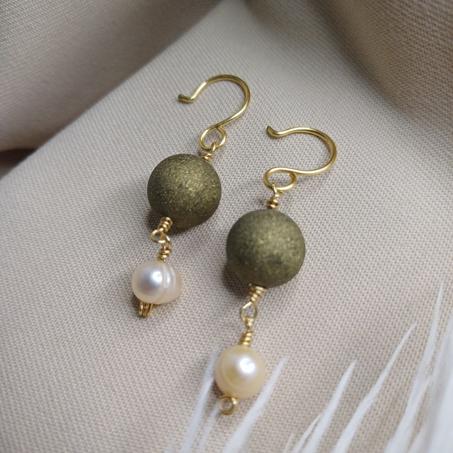 Boucles d'Oreilles en Acier Inoxydable Doré avec Perle d'Eau Douce