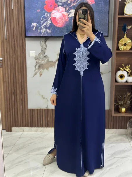 ✨ جلابة بالتنبات والطرز والعقاد – فخامة ديال الخدمة باليد ✨