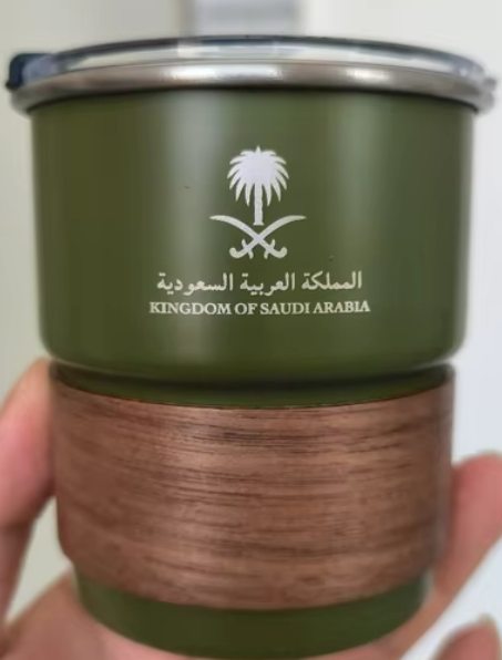 ,كوب قهوة بغطاء ، كوب جديد من الفولاذ المقاوم للصدأ مع تصميم الشعار الوطني للسعودية