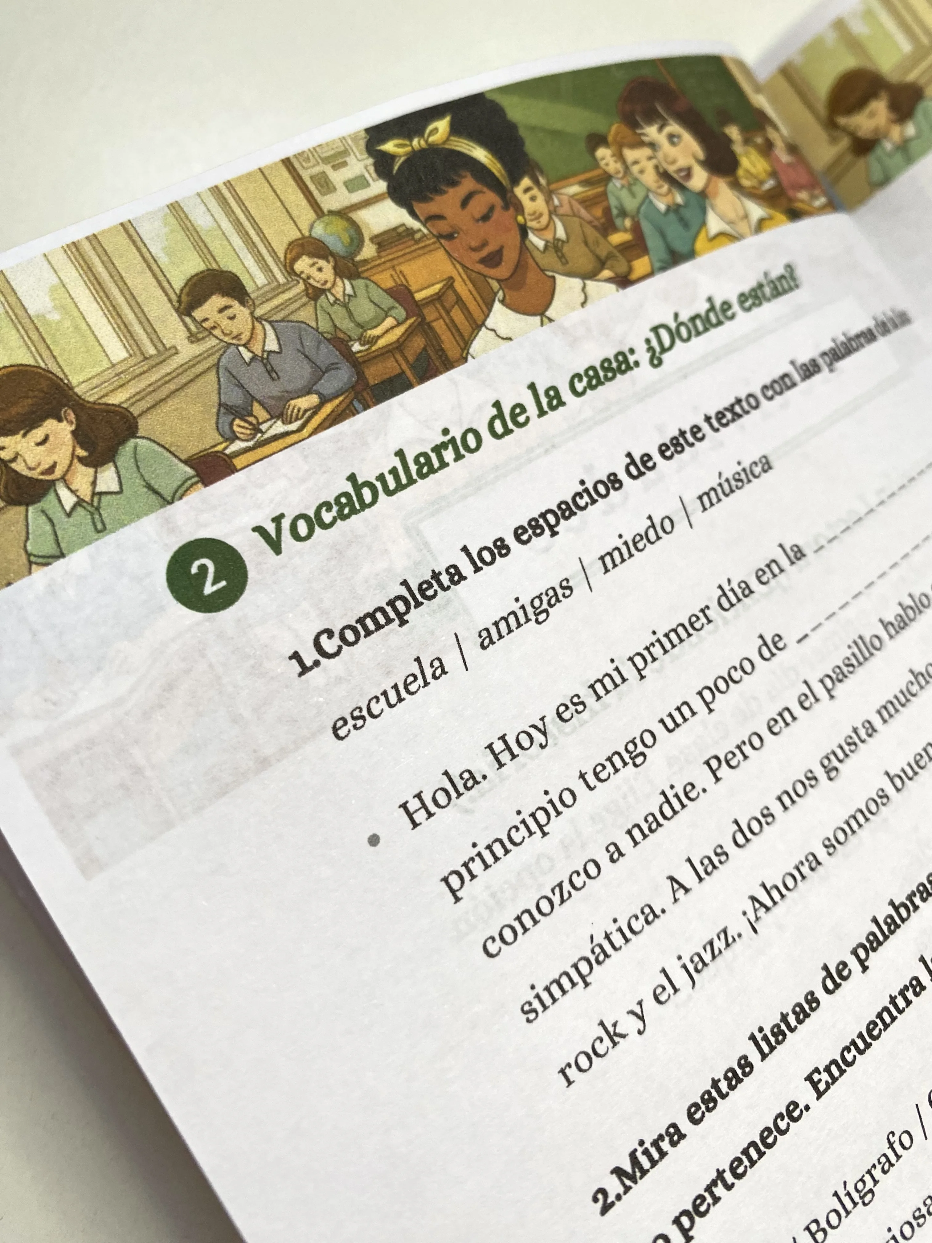 El Primer Día de Clase : قصة تعليمية للمبتدئين - مستوى A1)