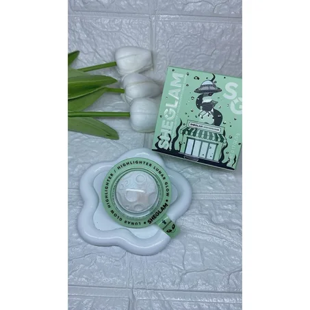 Lunar Glow Highlighter