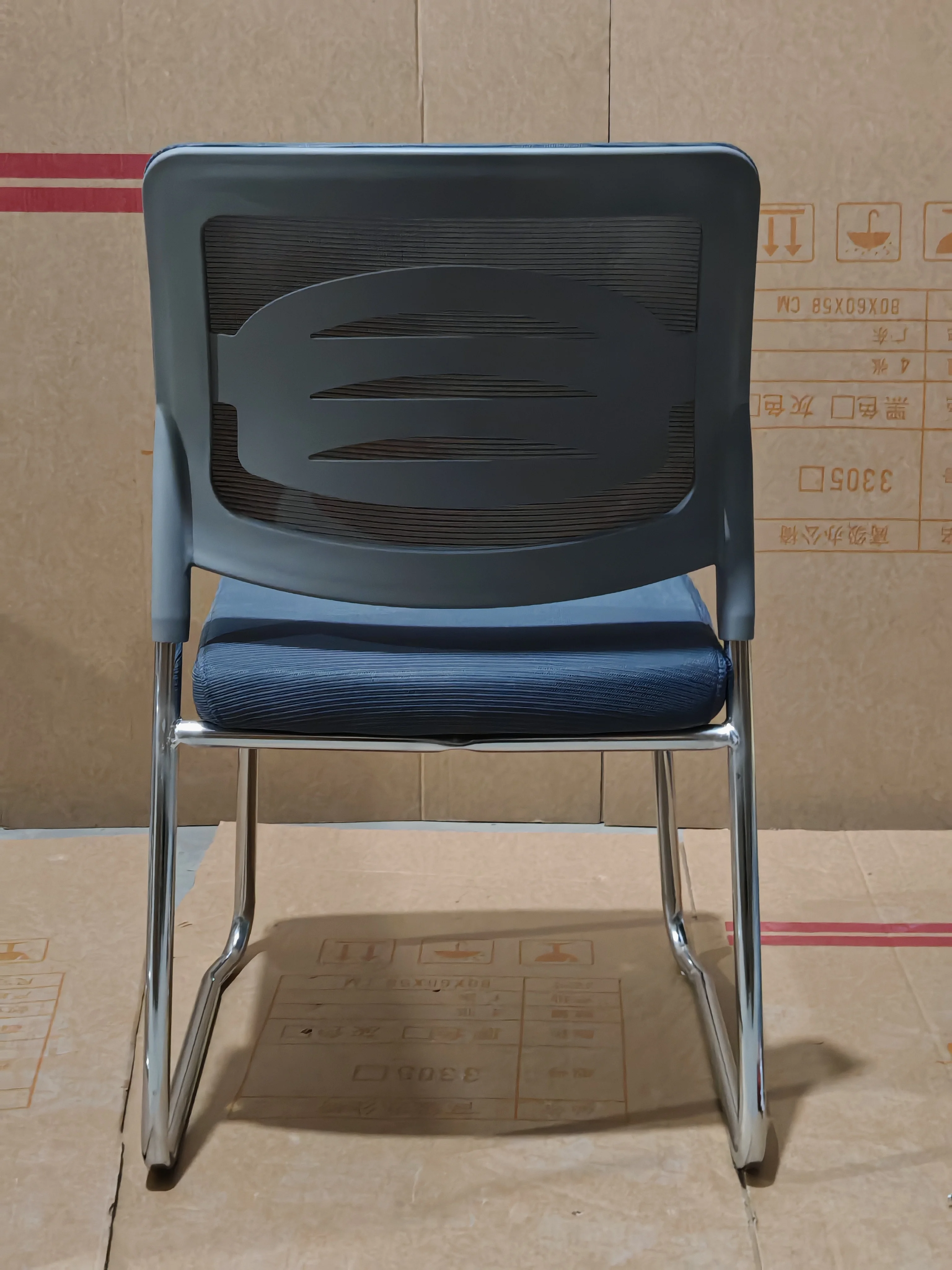 Chaise Luxe Visitor - Accueil Premium pour vos Invités