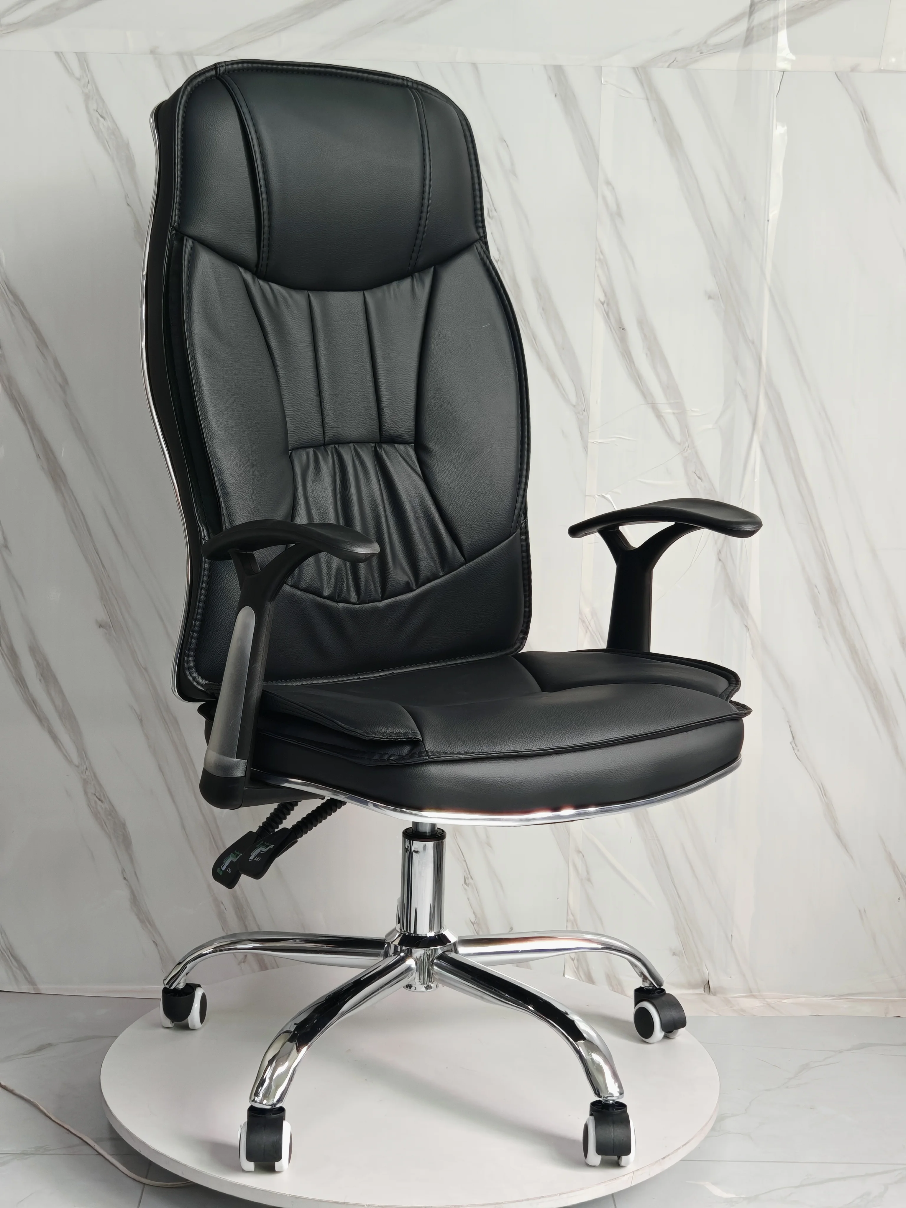 Chaise Regal PU - Élégance en Polyuréthane de Qualité