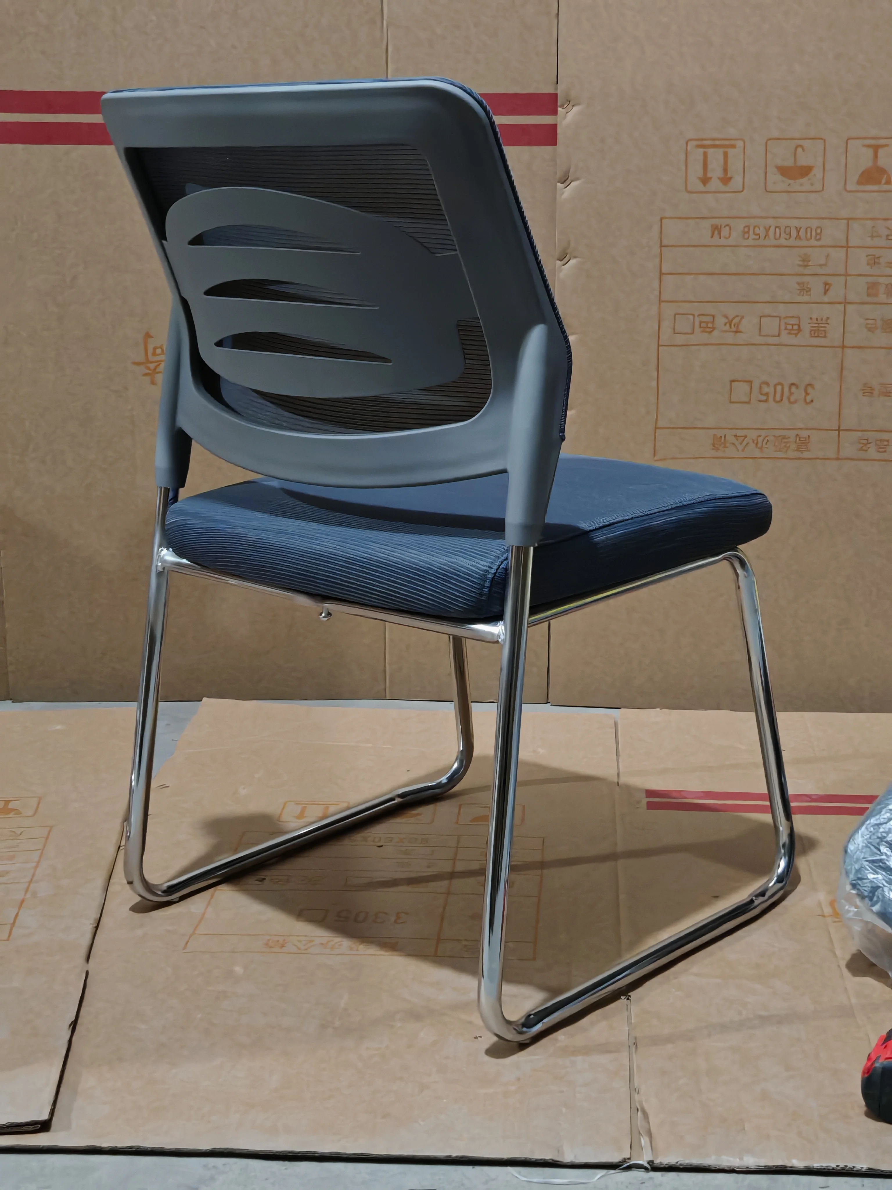 Chaise Luxe Visitor - Accueil Premium pour vos Invités