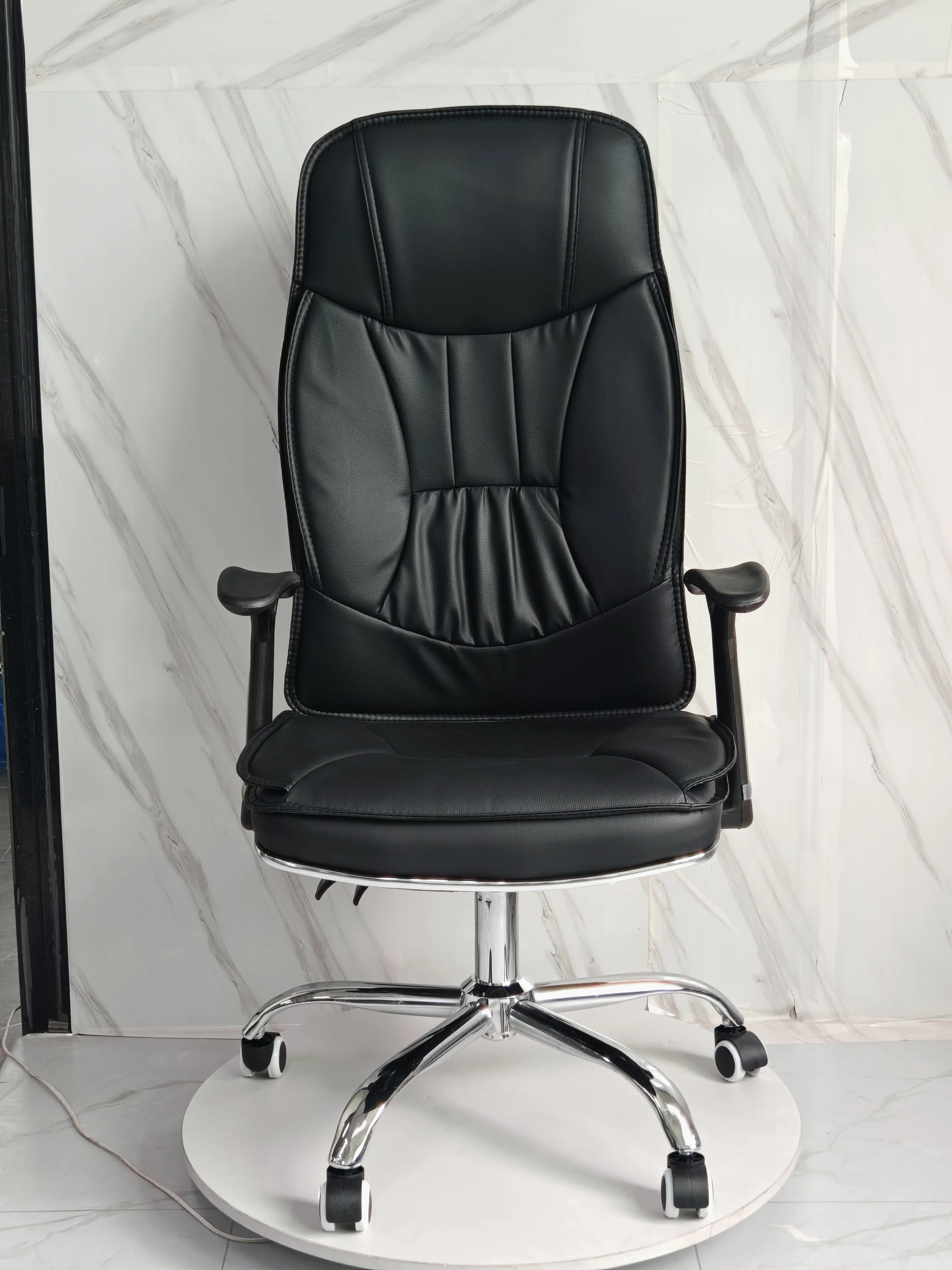 Chaise Regal PU - Élégance en Polyuréthane de Qualité