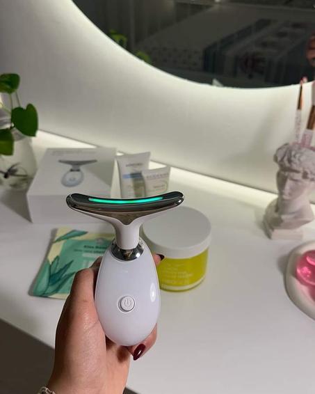 جهاز تدليك و شد الوجه والعنق وتصفية البشرة بـ 3 ألوان