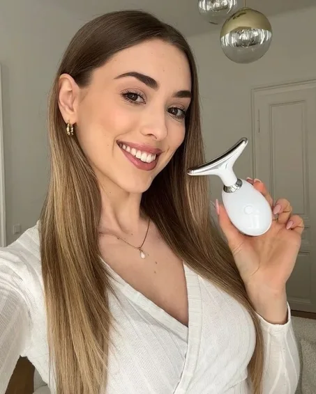 Appareil de massage du visage et du cou