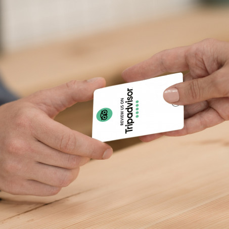 La carte NFC TripAdvisor Review “tape” avec le code QR TripAdvisor Review