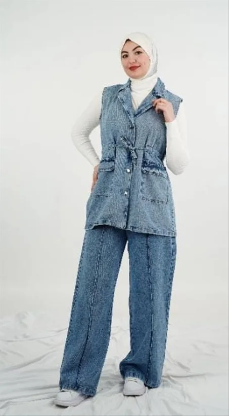 حيري في حوايجك؟ الحل وصل! 😍✨  لبسة "Ensemble Jean" اللي كتقلب عليها كل أنيقة! 👗💙