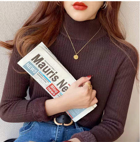 "كنزة نسائية شتاء 2025 بتصميم ريترو، بجودة عالية، مبطنة بالمخمل، سميكة ودافئة، مصنوعة من القماش المحبوك، مثالية كطبقة داخلية أو بولوفر."