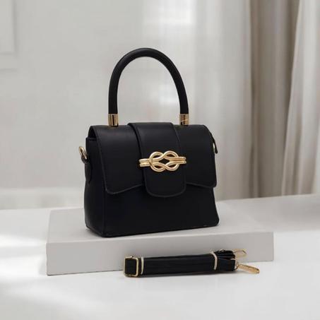 شنطة يد فاخرة بتصميم أنيق ولمسة ذهبية