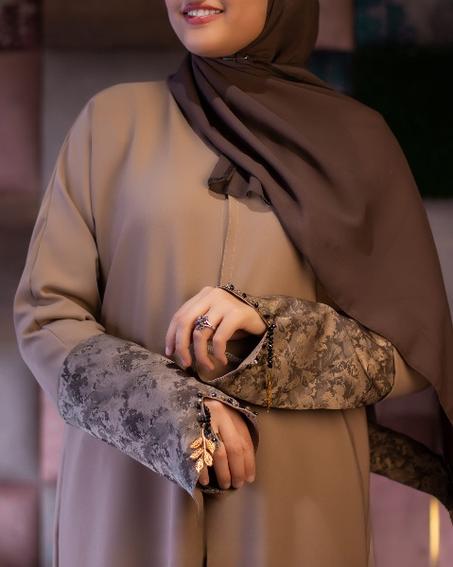 عباءة خليجية لعشاق الأناقة و الفخامة