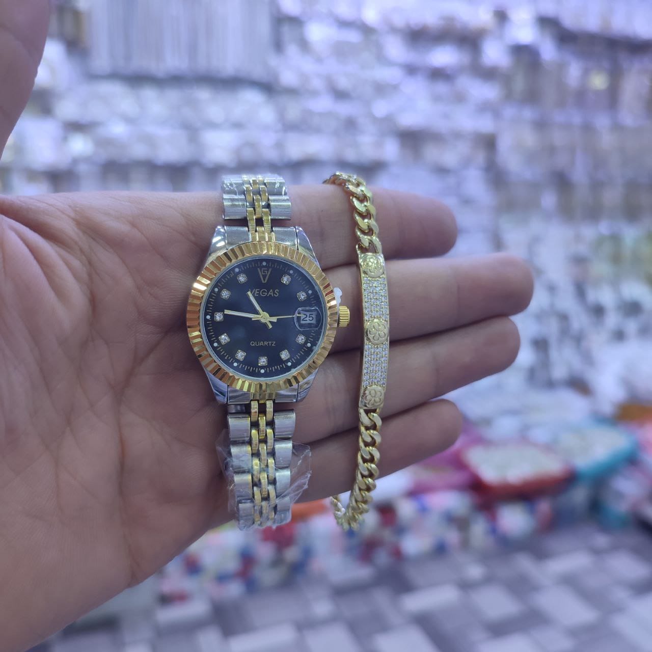 اسوارة خرز تعليقة ذهبية