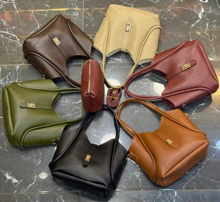 حقائب نسائية متنوعة