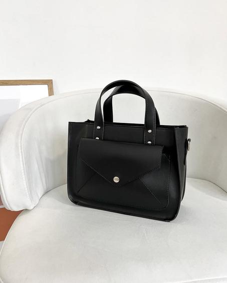 حقيبة يد  عملية للأستعمال اليومي باللون الأسود