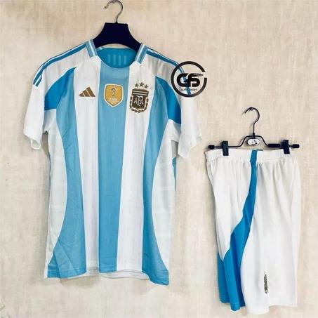 الطقم الرسمي لمنتخب الأرجنتين – إصدار الأبطال!