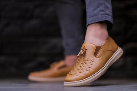 حذاء بنص جلد مستورد