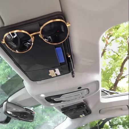 حافظة للنظارات الشمسية و مشبك لحمل البطاقات والأوراق