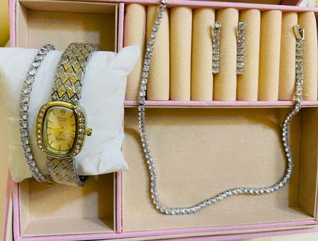 Montre rolex + bracelet + boucles + collier