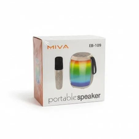 باف مع ميكروفون