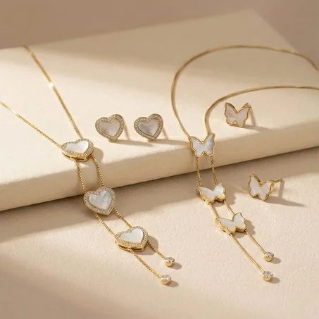 Parure Papillons & Cœurs – Ensemble Collier Cascade & Boucles d'Oreilles en Nacre et Acier Inoxydable