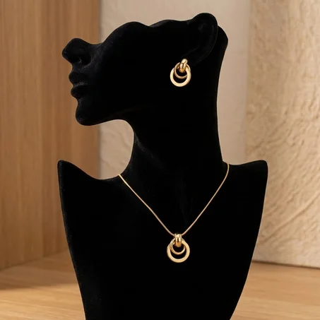 Parure Symphonie d'Or : L'Essence de l'Élégance Géométrique"