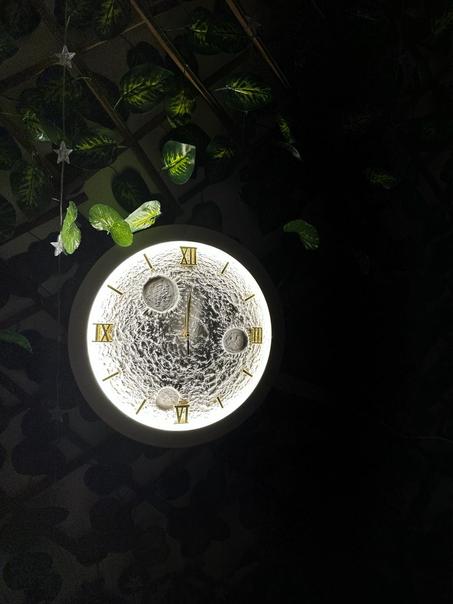 ساعة القمر المضيئ