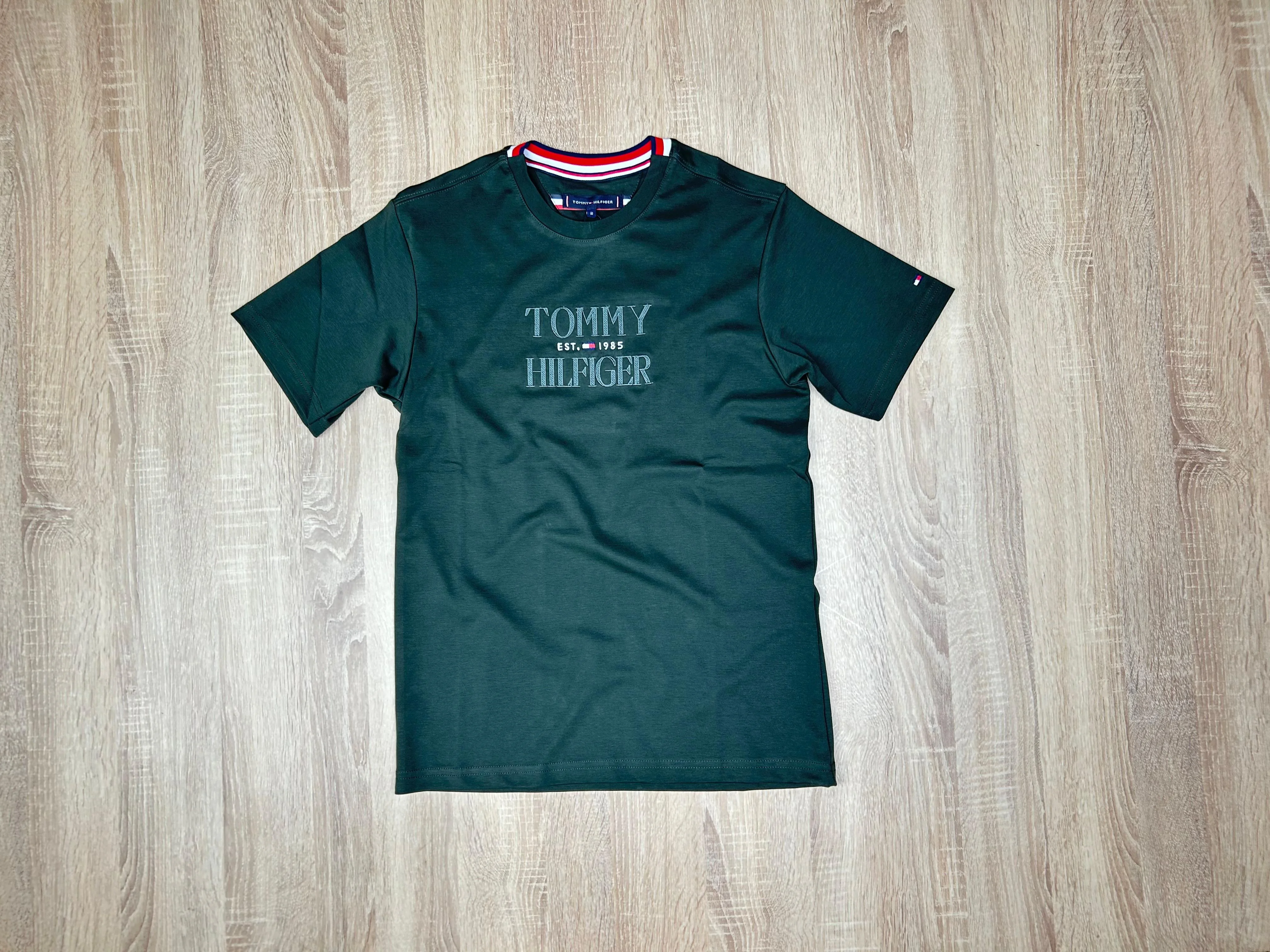 T-SHIRT TOMMY HILFIGER 1985 VERT MILITAIRE