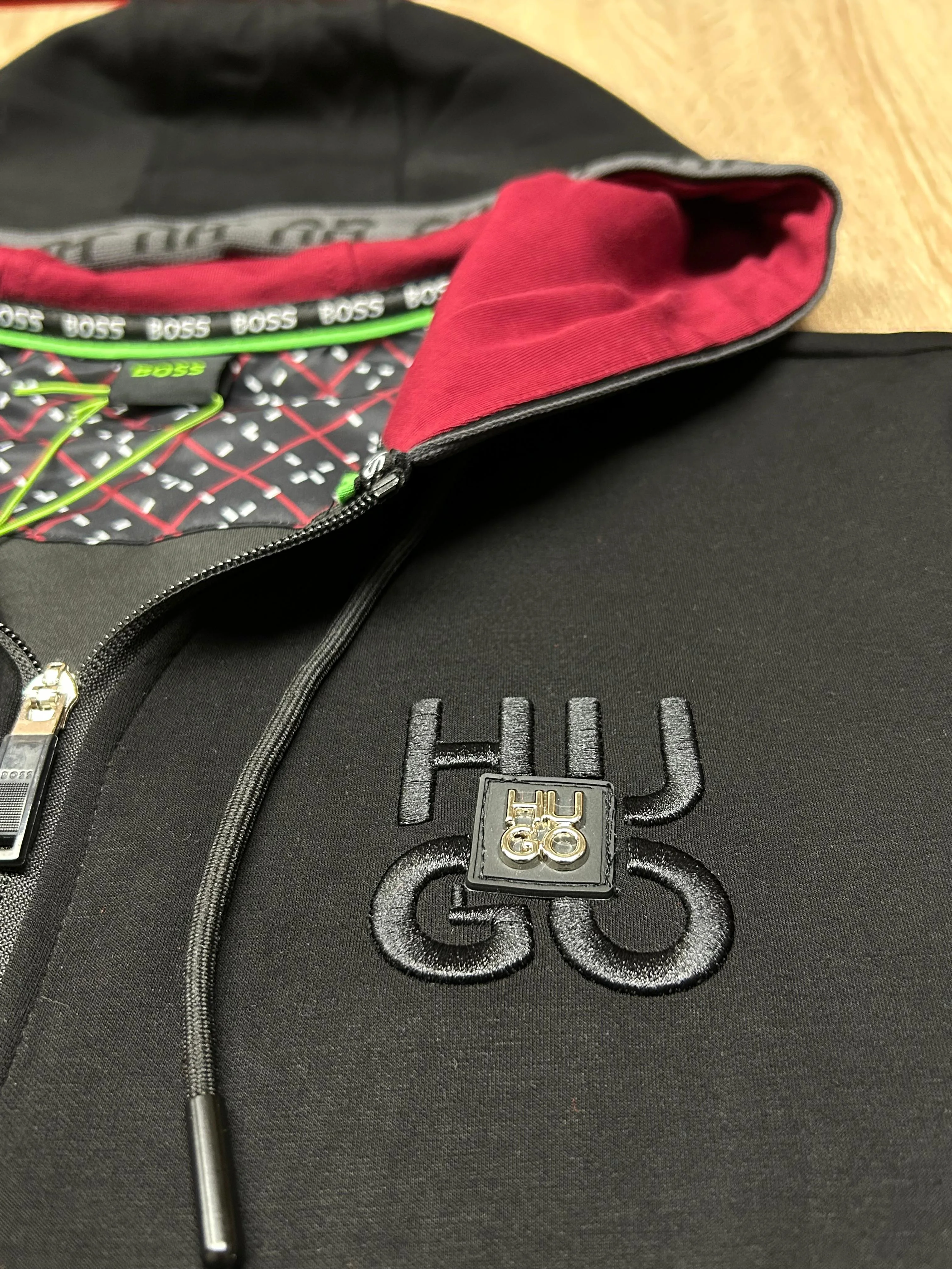 SURVETTE HUGO BOSS AVEC CAPUCH BLEU MARINE