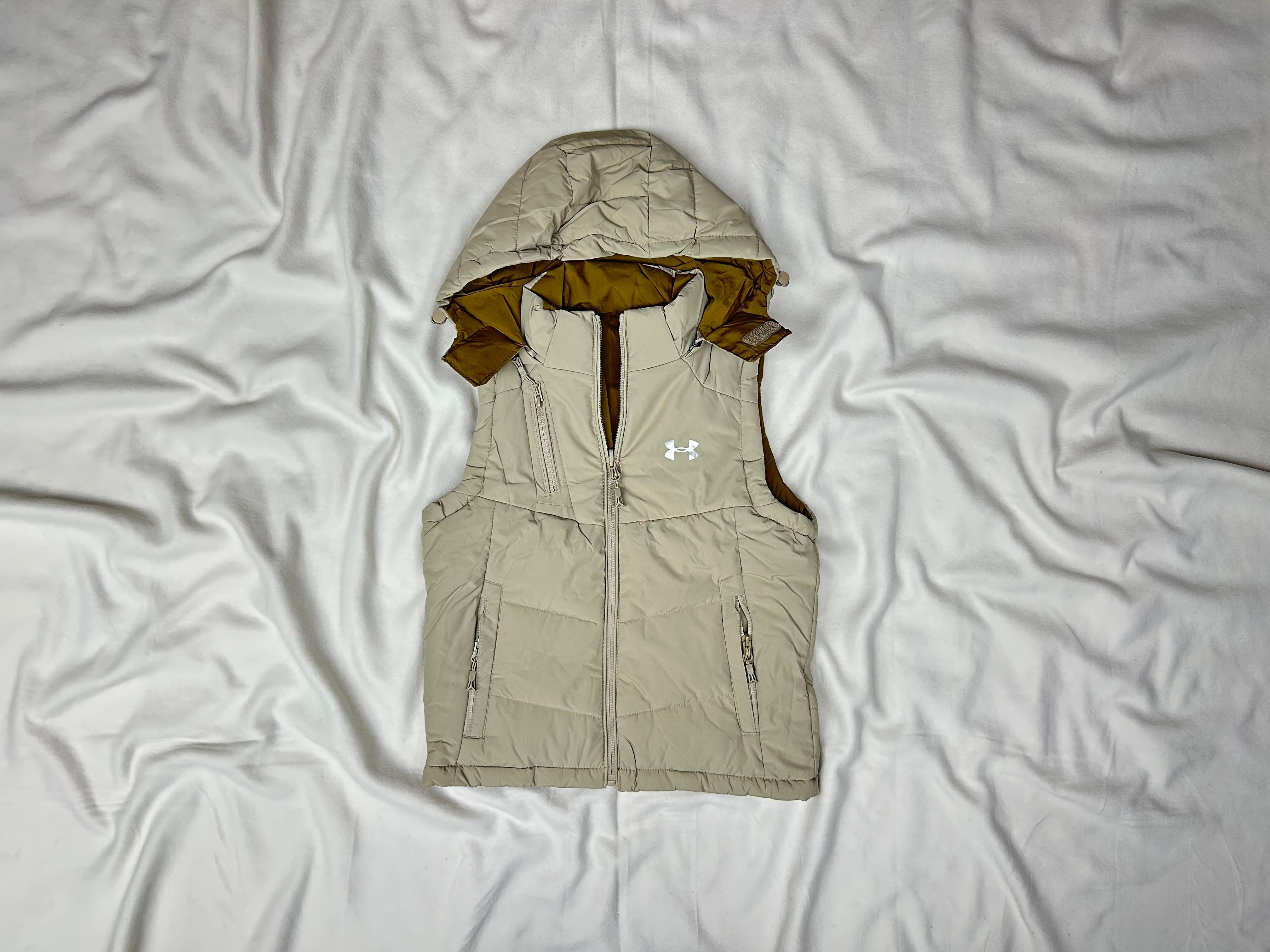 GILET UNDER ARMOUR AVEC POCHE BEIGE