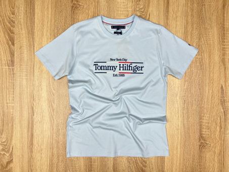 T-SHIRT TOMMY EST 1985 BLEU CIEL