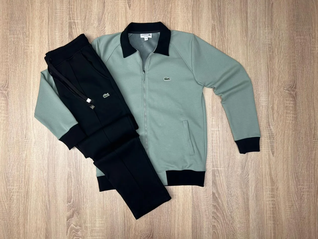 SURVETTE LACOSTE COL CHEMISE VERT PASTEL