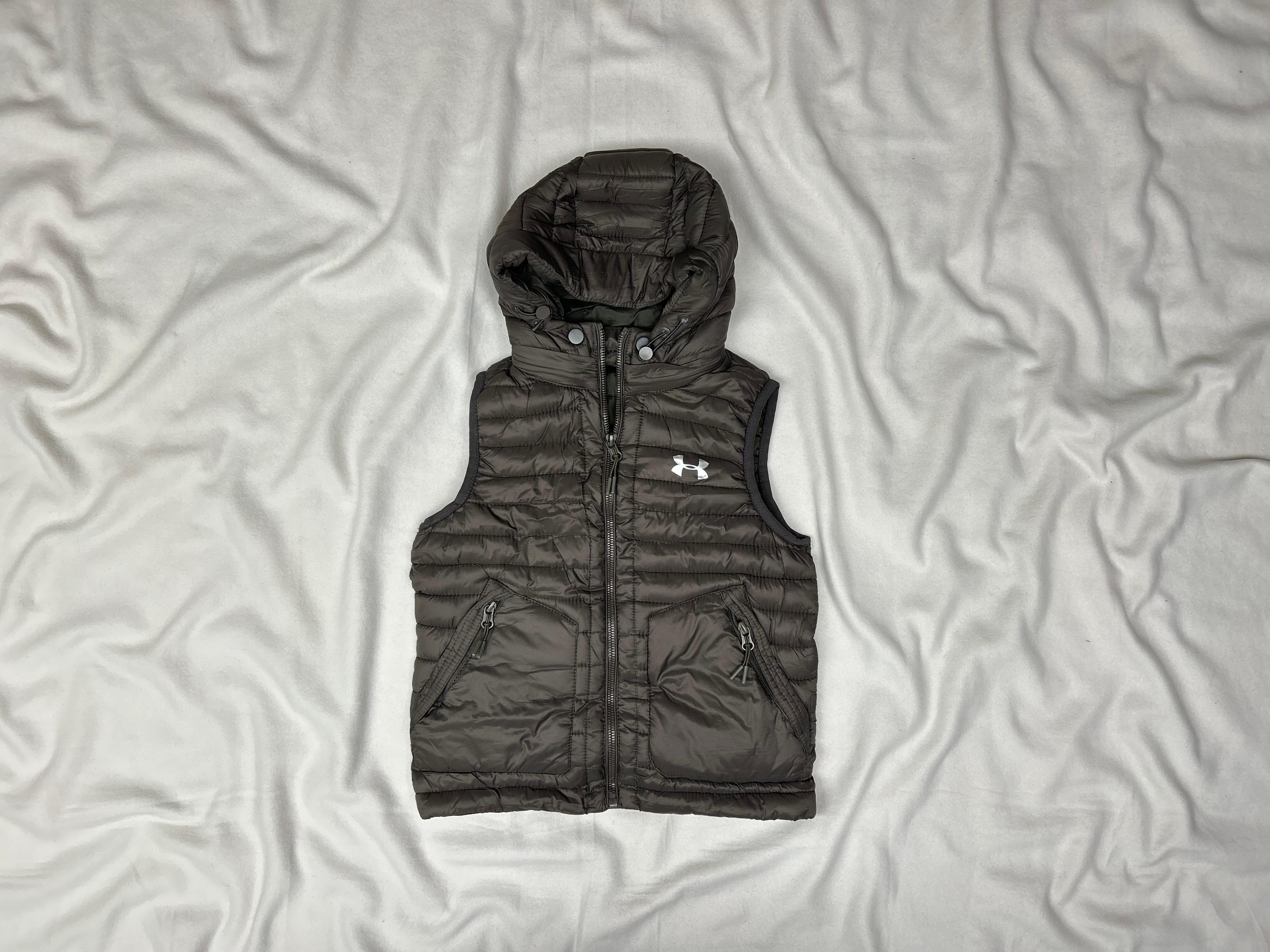GILLET ENFANT UNDER ARMOUR AVEC POCHE VERT MILITAIRE
