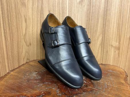 CHAUSSURE DERBY AVEC BOUCLE BLEU