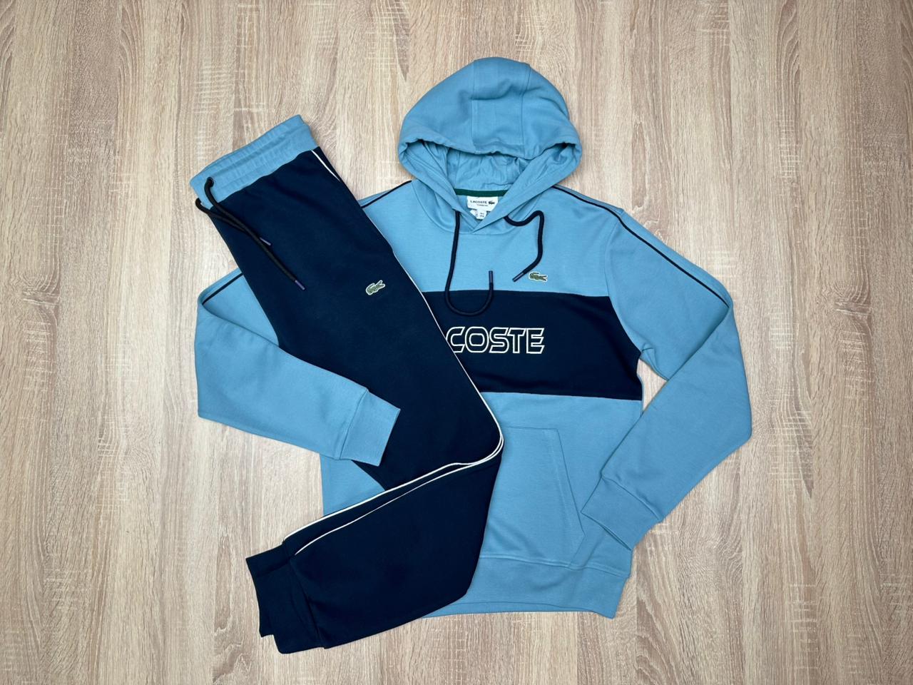 ENSEMBLE LACOSTE AVEC CAPUCH BLEU CIEL