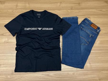 ENSEMPLE EMPORIO ARMANI T-SHIRT BLEU MARINE JEAN BLEU