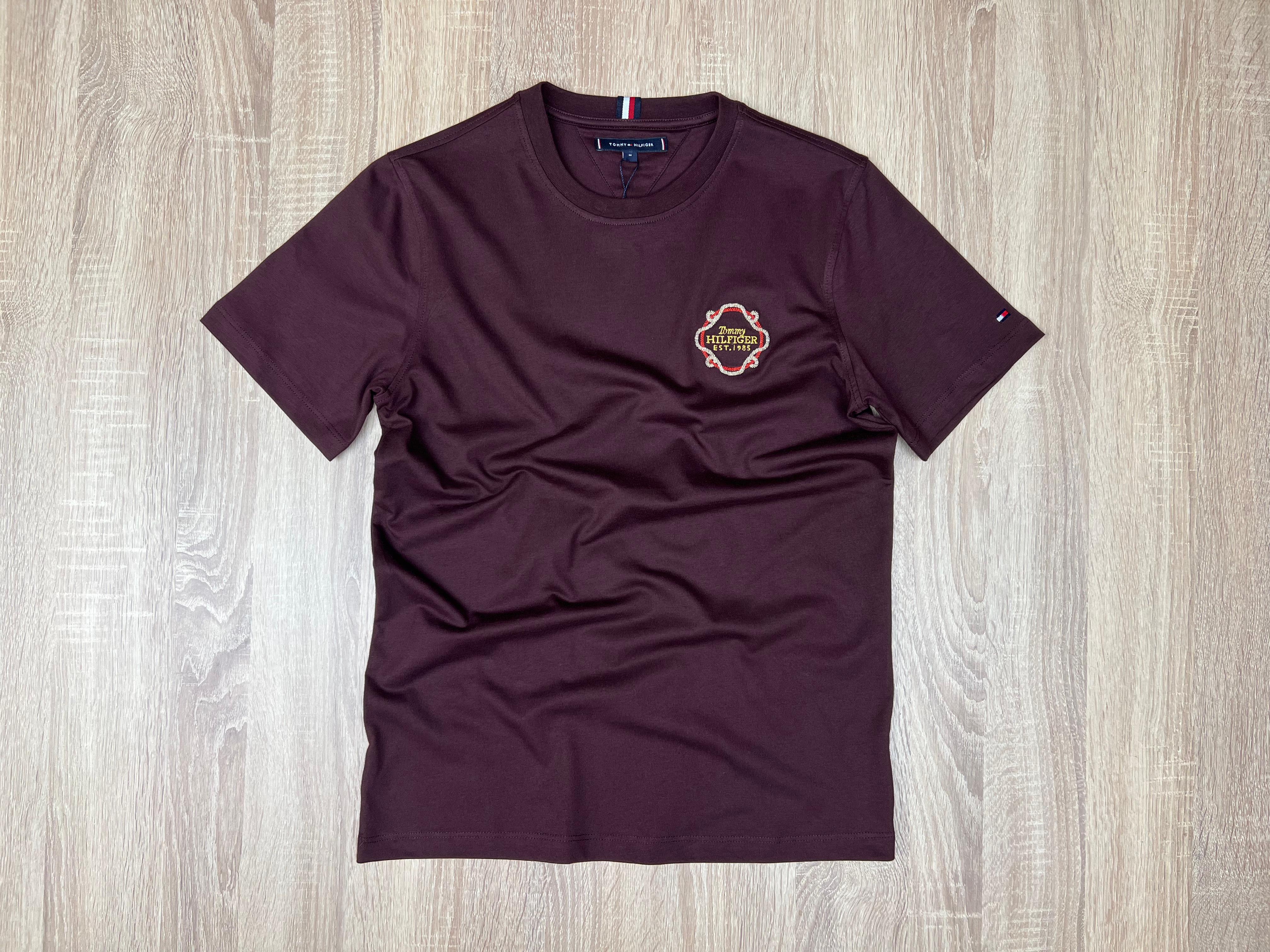 T-SHIRT TOMMY HILFIGER EST 1985 BORDEAUX